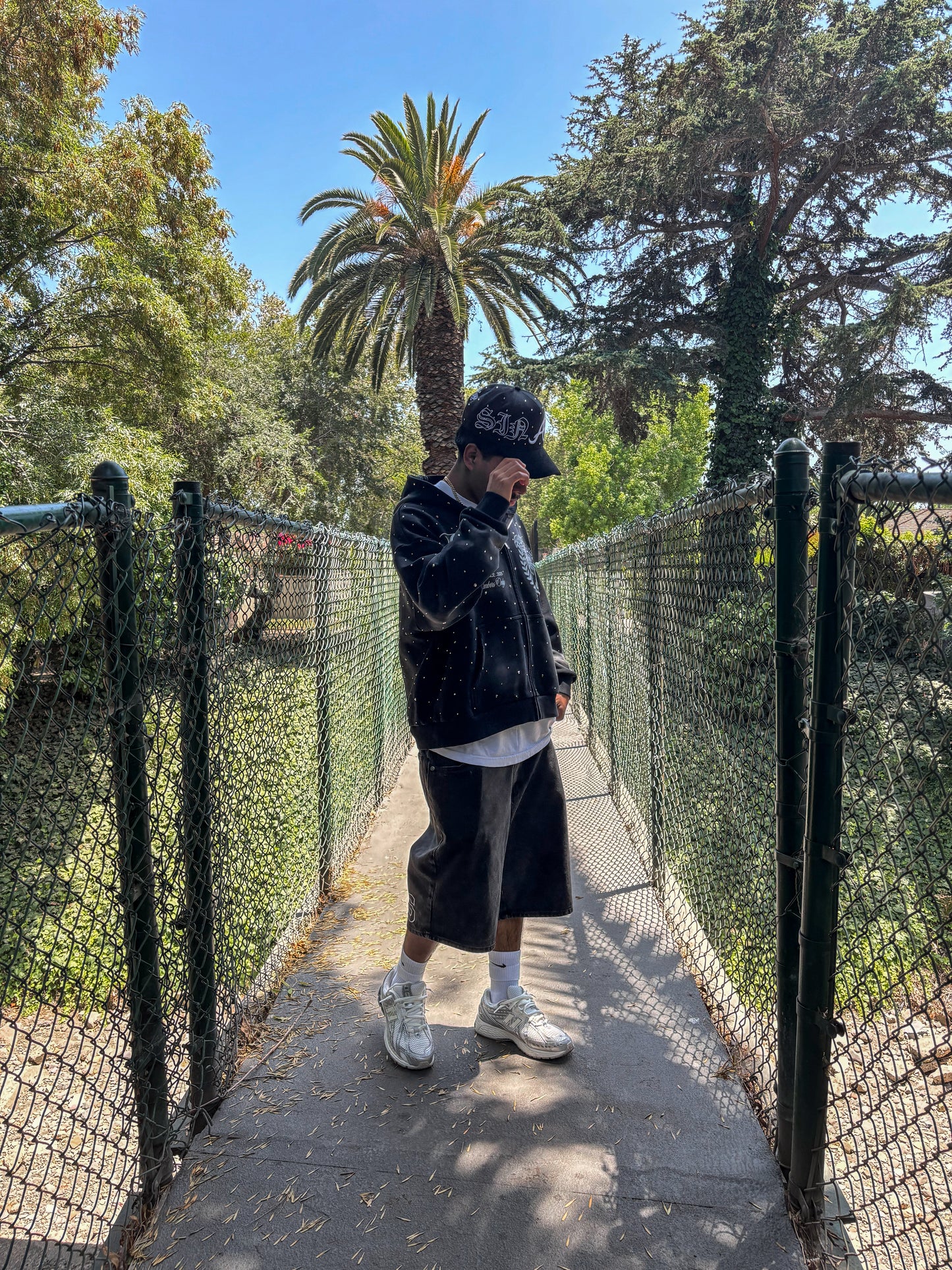 black aeri zip up